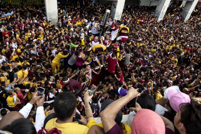 تمثال المسيح يجوب شوارع مانيلا