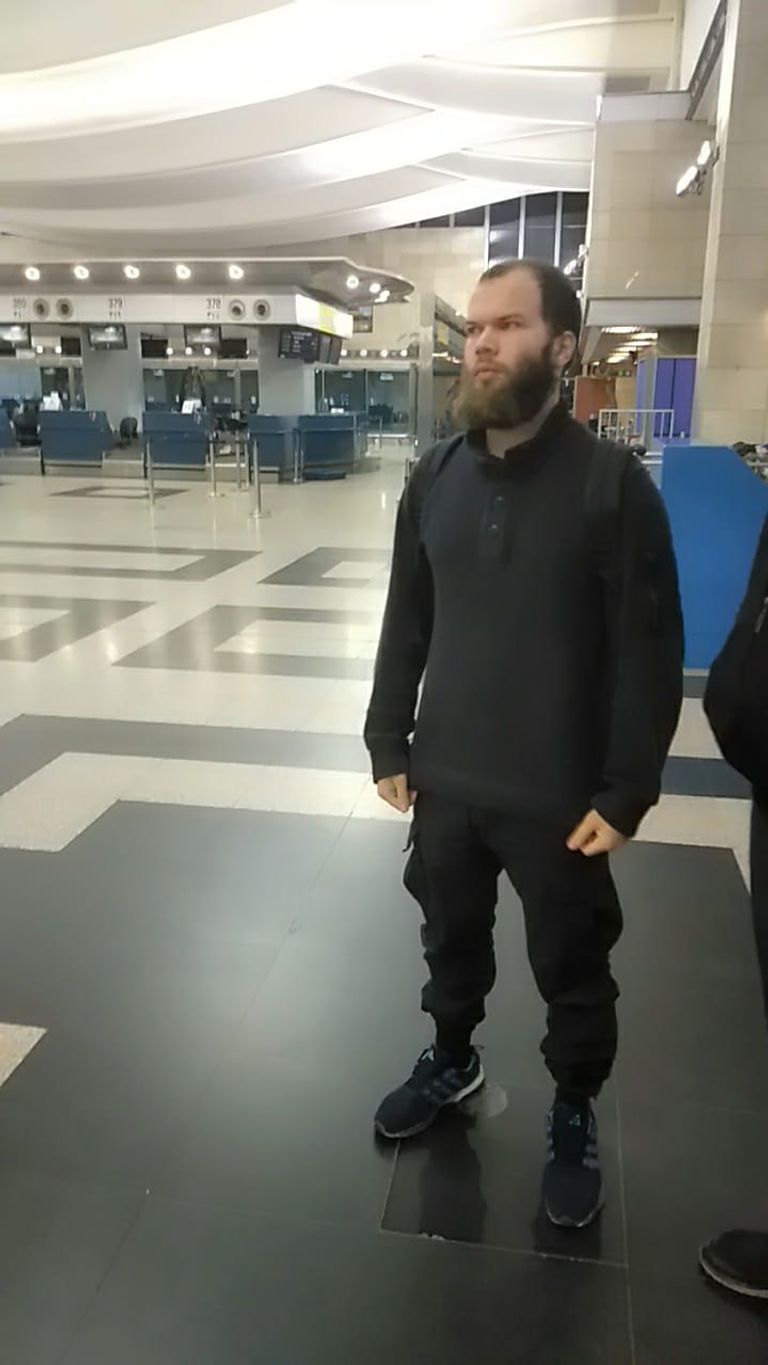 ألماني مصر ي ينتمي لتنظيم داعش الإرهابي أثناء محاولته دخول مصر صورة تظهر داعشيا ألمانيا من أصول مصرية أثناء محاولته دخول البلاد