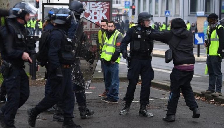 صدامات بين الشرطة الفرنسية ومحتجي السترات الصفراء