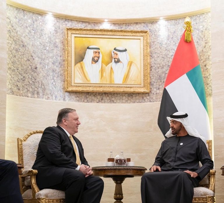 الشيخ محمد بن زايد آل نهيان خلال لقائه وزير الخارجية الأمريكي