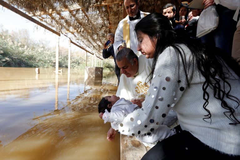 مسيحيون في الأردن يحتفلون بالحج إلى منطقة تعميد المسيح