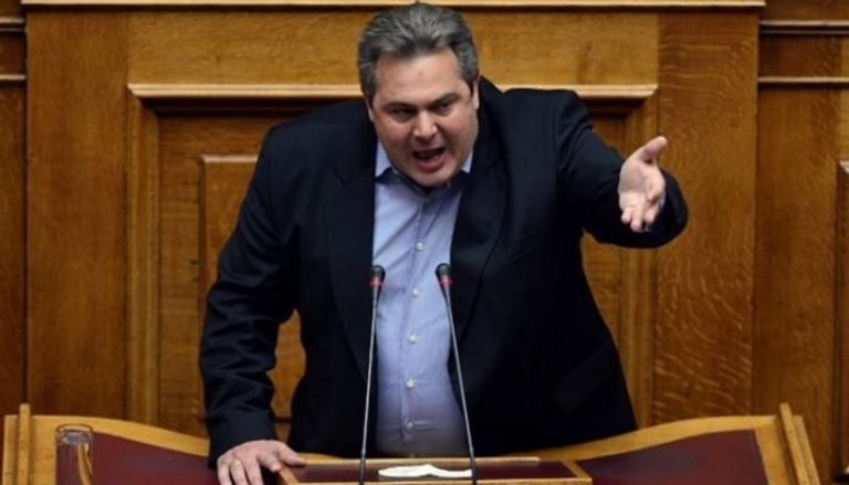 وزير الدفاع اليوناني المستقيل بانوس كامينوس