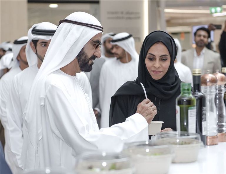 الشيخ محمد بن راشد يطلع على جهود تبني التقنيات الزراعية الحديثة