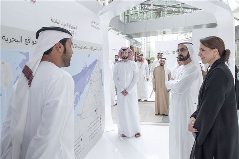 الشيخ محمد بن راشد يطلع على جهود تبني التقنيات الزراعية الحديثة
