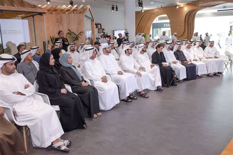 الشيخ محمد بن راشد يطلع على جهود تبني التقنيات الزراعية الحديثة