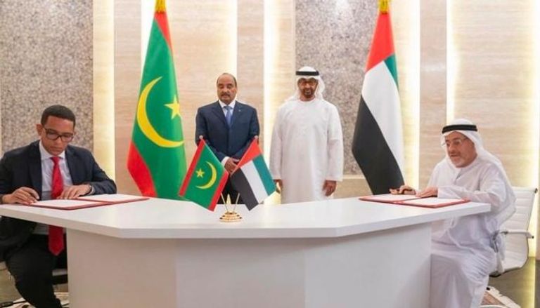 الشيخ محمد بن زايد ورئيس موريتانيا يشهدان توقيع اتفاقية بين البلدين