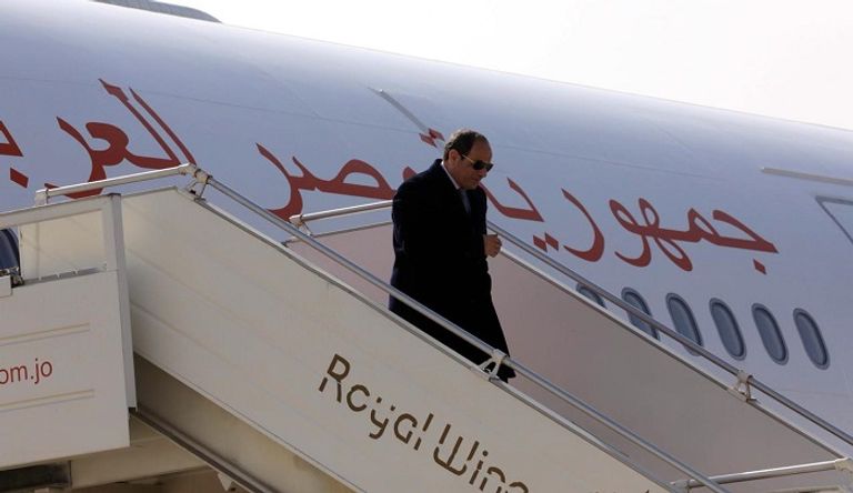 الرئيس المصري لدى وصوله عمان الملك عبدالله الثاني والرئيس عبدالفتاح السيسي