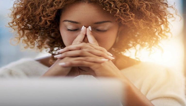 العادات السيئة المصاحبة للنوم تُسهم في الشعور بالإرهاق المستمر