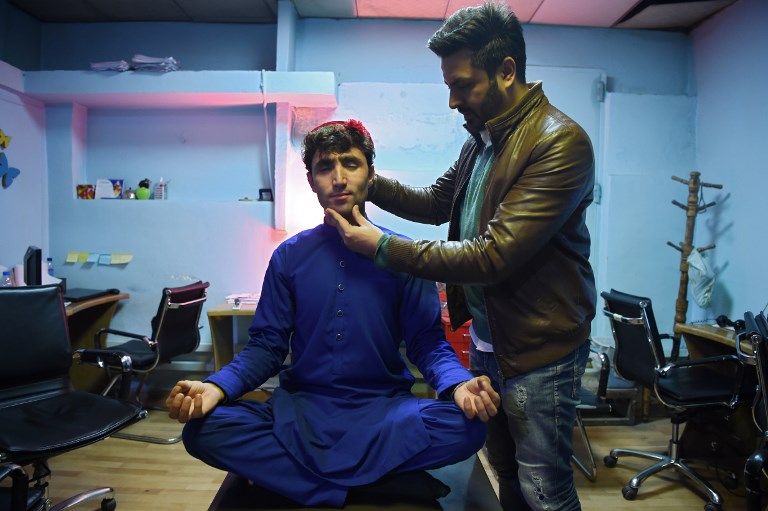 عبدالسلام مفتون.. مغني أفراح أفغاني يشبه رئيس وزراء كندا