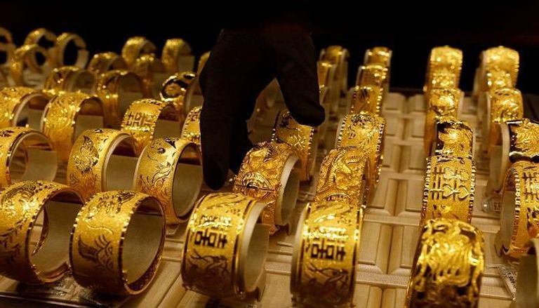 الذهب يستفيد من هبوط الأسهم والدولار
