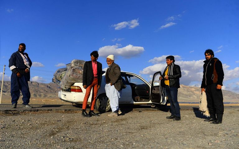 الأفغان يعملون في الاقتصاد "الموازي" بإيران