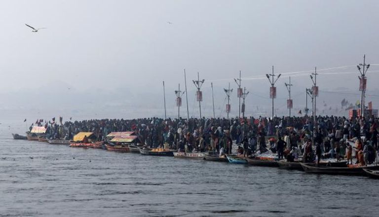 الآلاف يتدفقون على الهند في أكبر مهرجان ديني بالعالم