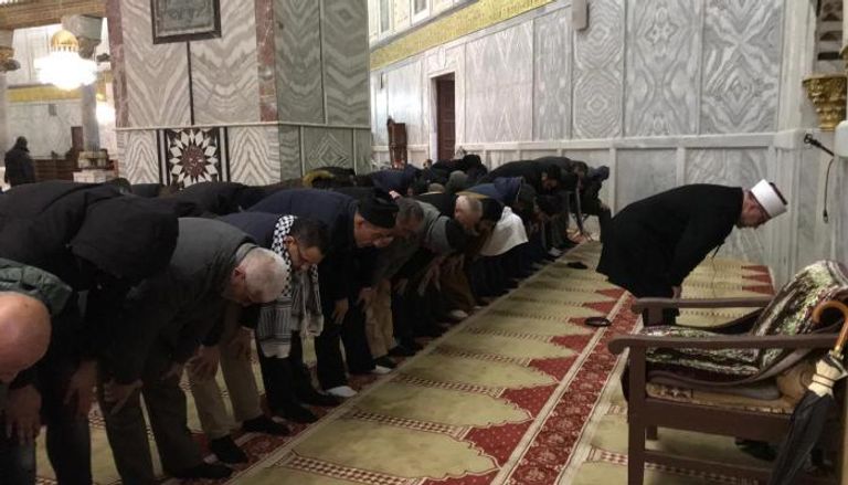 الصلاة في مسجد قبة الصخرة بالأقصى