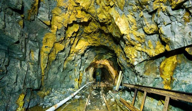 عمليات تنقيب عن الذهب - أرشيفية حسن نصرالله وحزبه في خدمة الأجندة الإيرانية بالمنطقة