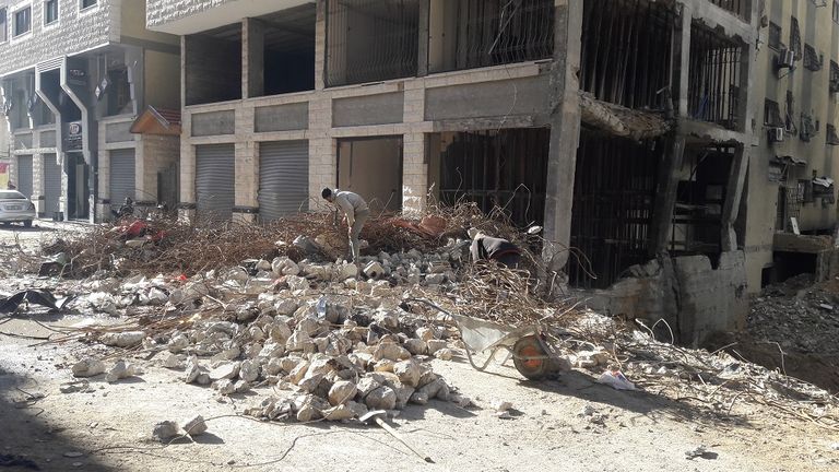 إعادة تدوير مواد البناء في غزة.. صناعة أخرى للحياة