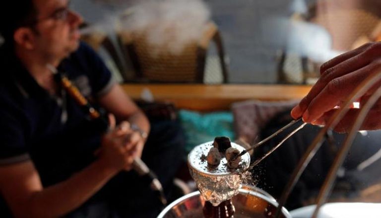 قانون مصري يحظر "الشيشة" على المقاهي دون ترخيص - أرشيفية