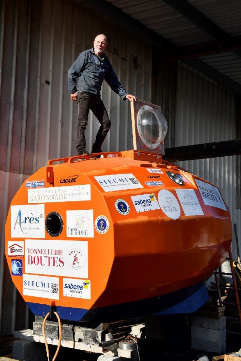 مغامر عجوز يعبر المحيط الأطلنطي ببرميل