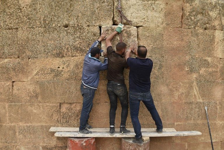 ترميم أهرامات لِجدار في الجزائر