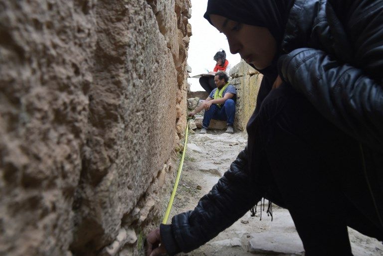 ترميم أهرامات لِجدار في الجزائر