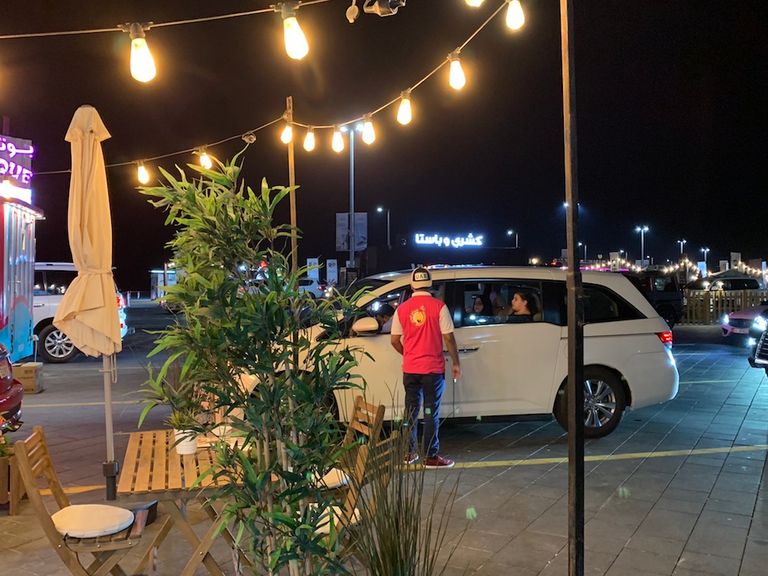 شاحنات الطعام في أبوظبي.. توجه صاعد للمستثمرين الشباب