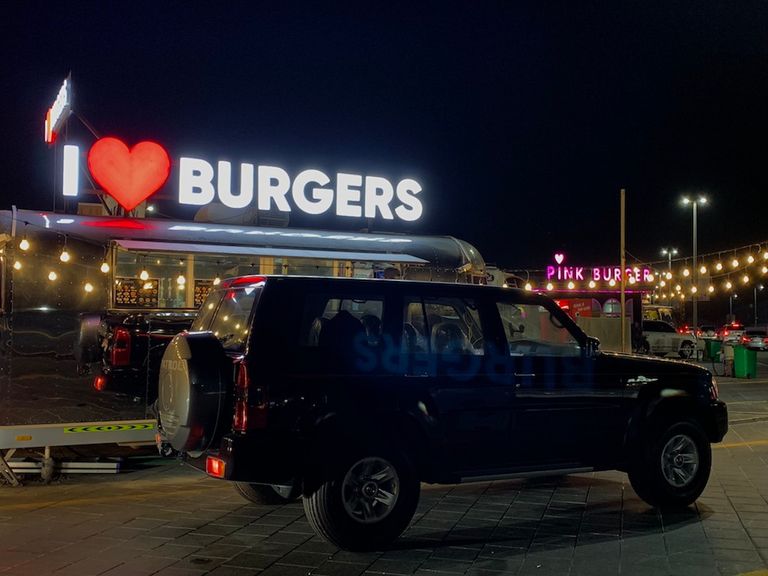 شاحنات الطعام في أبوظبي.. توجه صاعد للمستثمرين الشباب