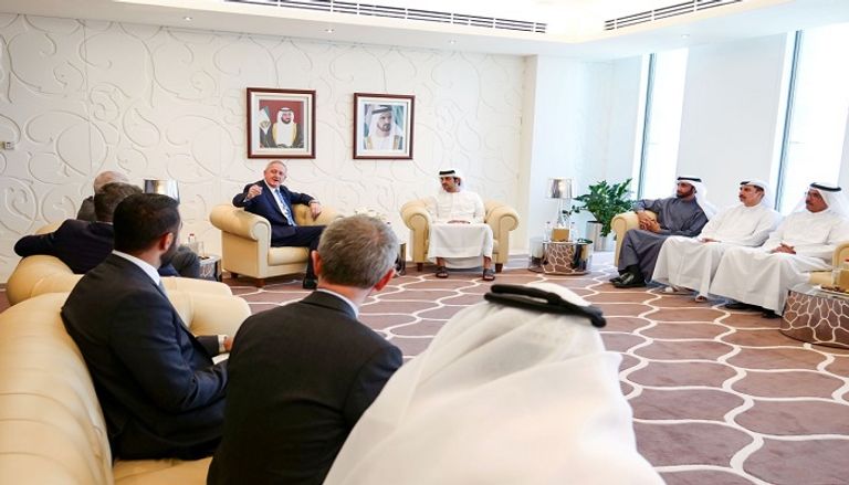 الشيخ مكتوم بن محمد يستقبل عمدة الحي المالي في لندن