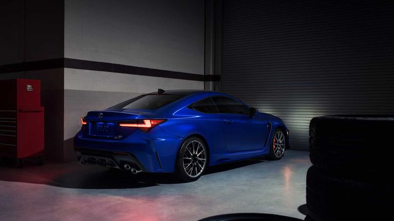 سيارة RC F