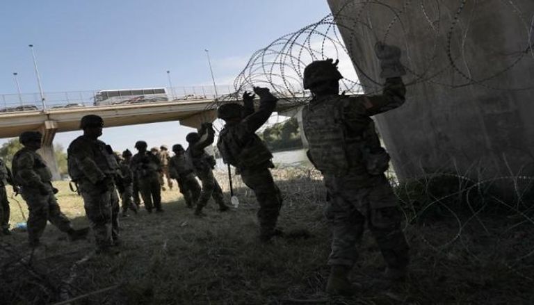 جانب من القوات الأمريكية على الحدود مع المكسيك