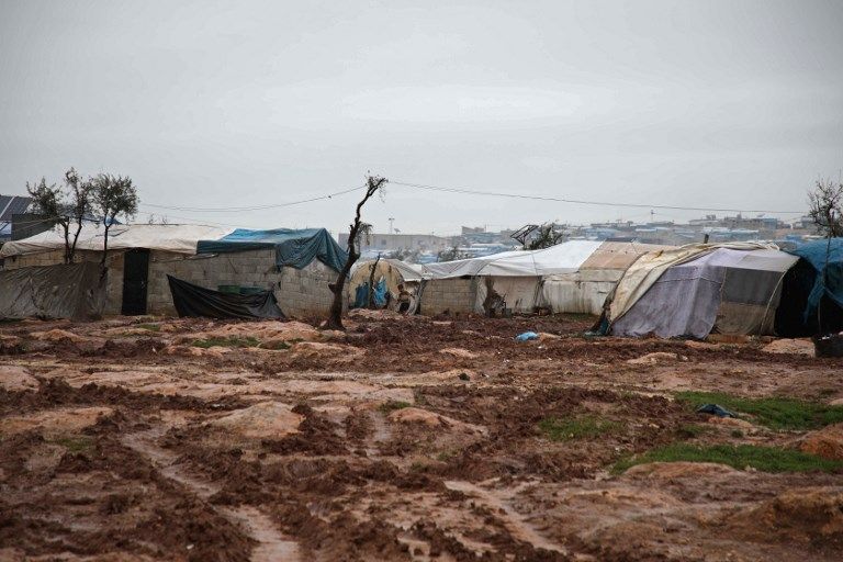 العواصف المتتالية أغرقت مخيمات اللاجئين السوريين بمياه الأمطار