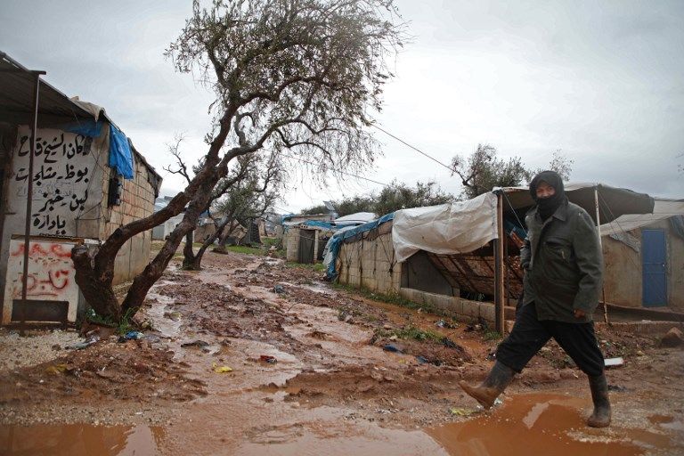 العواصف المتتالية أغرقت مخيمات اللاجئين السوريين بمياه الأمطار