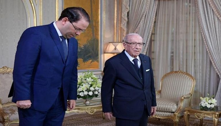 الرئيس التونسي الباجي قايد السبسي ورئيس الحكومة يوسف الشاهد - أف ب