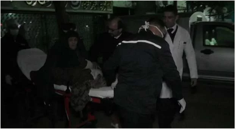 العجوز تحدث إلى إحدى ضابطات وزارة الداخلية المصرية