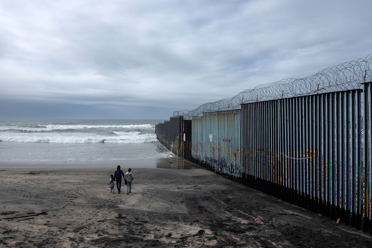 السياج الحدودي بين الولايات المتحدة والمكسيك