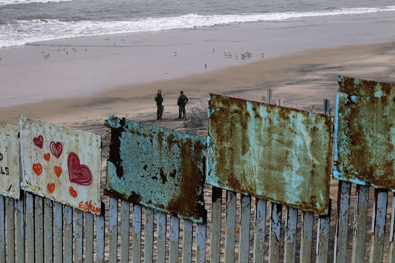 السياج الحدودي بين الولايات المتحدة والمكسيك