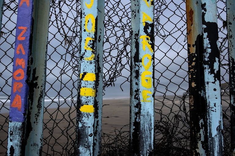  السياج الحدودي بين الولايات المتحدة والمكسيك 