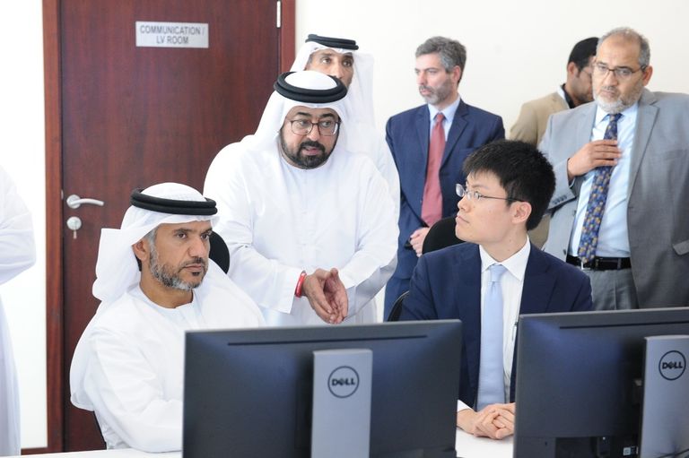  المهندس عويضة المرر رئيس دائرة الطاقة بأبوظبي يفتتح أول مركز تحكم مركزي لتخزين الطاقة