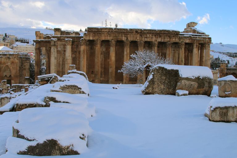 الثلوج تكسو لبنان