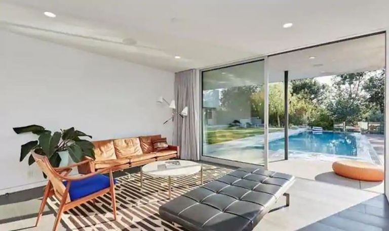 قصر بـ٦.٥ مليون دولار هدية نيك جوناس لبريانكا تشوبرا