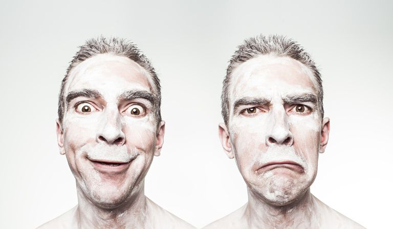 تعبيرات الوجه المختلفة عن السعادة - صورة أرشيفية
