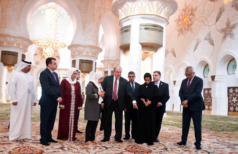 رئيس أرمينيا يزور جامع الشيخ زايد الكبير