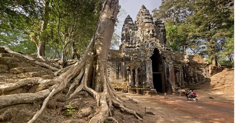 صورة لمعبد كمبودي على منتج تبيعه أمازون