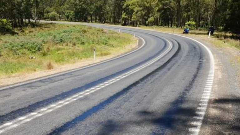 انصهار الأسفلت في طرق بأستراليا بسبب ارتفاع درجة الحرارة