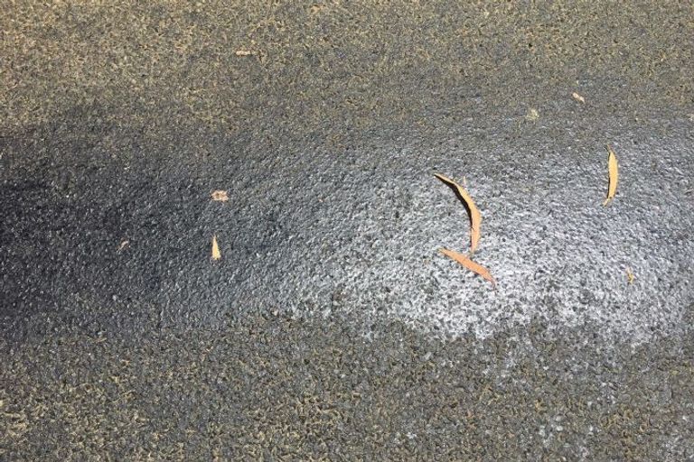 انصهار الأسفلت في طرق بأستراليا بسبب ارتفاع درجة الحرارة