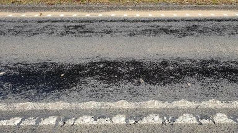 انصهار الأسفلت في طرق بأستراليا بسبب ارتفاع درجة الحرارة