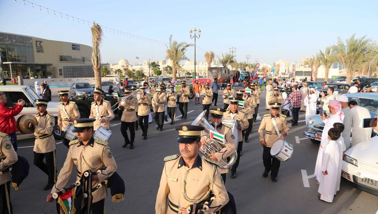 جانب من معرض السيارات الكلاسيكية في جزيرة العلم