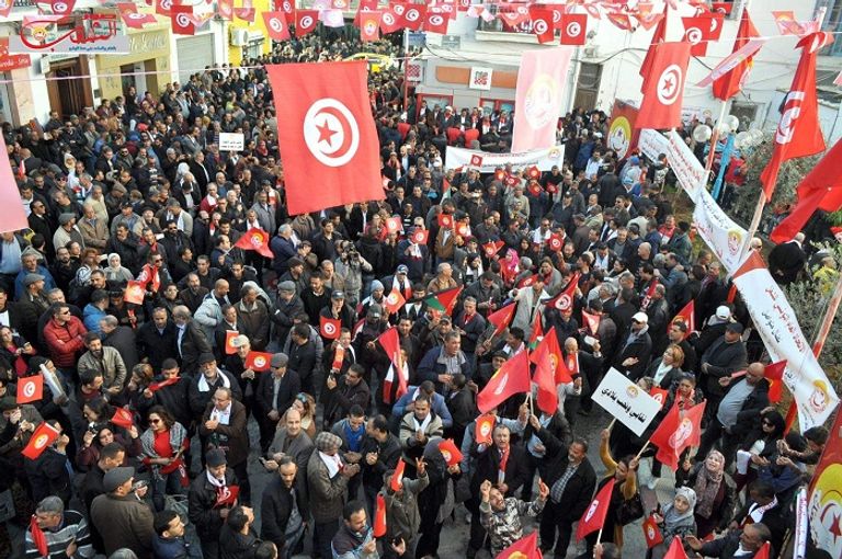 مسيرات حاشدة في أنحاء تونس ضد الإخوان