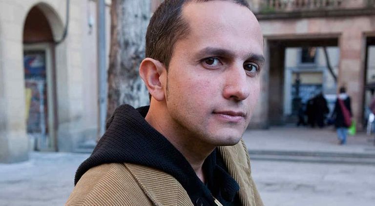 غلاف كتاب زيارة لمكتبات العالم لخورخي كاريون