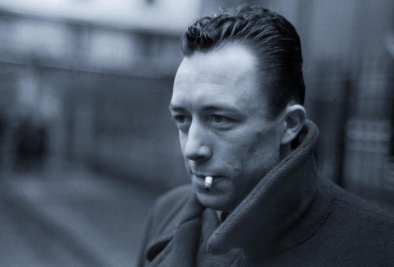 كامو غلاف كتاب زيارة لمكتبات العالم لخورخي كاريون