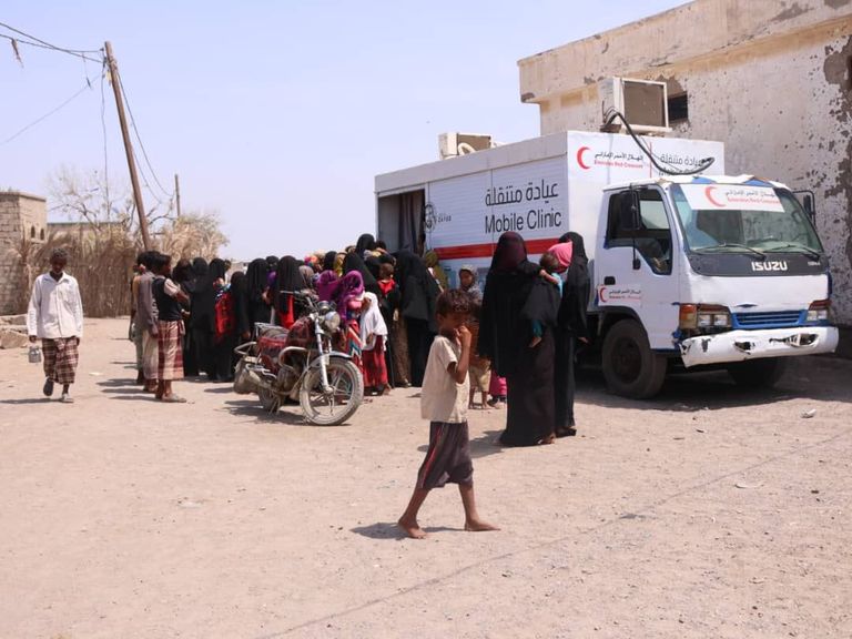 18 ألف يمني استفادوا من عيادات الإمارات المتنقلة بالساحل الغربي