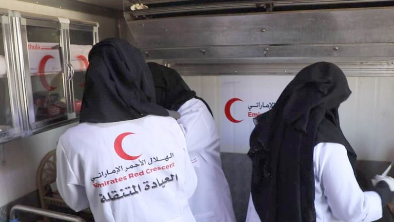 18 ألف يمني استفادوا من عيادات الإمارات المتنقلة بالساحل الغربي